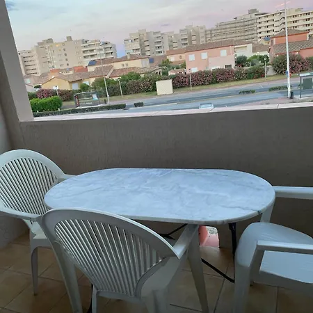 F2 Terrasse Parking Prive Proche Commerces Et Mer דירה